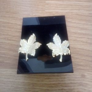 Coro gold plated leaf clip earrings
